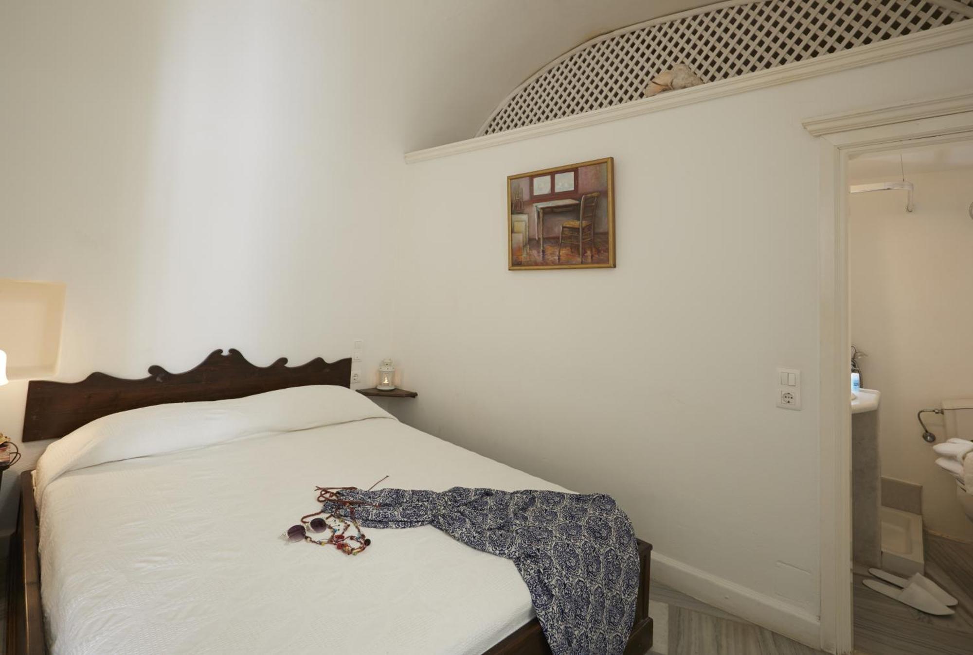 Cori Rigas Suites Fira  Pokoj fotografie
