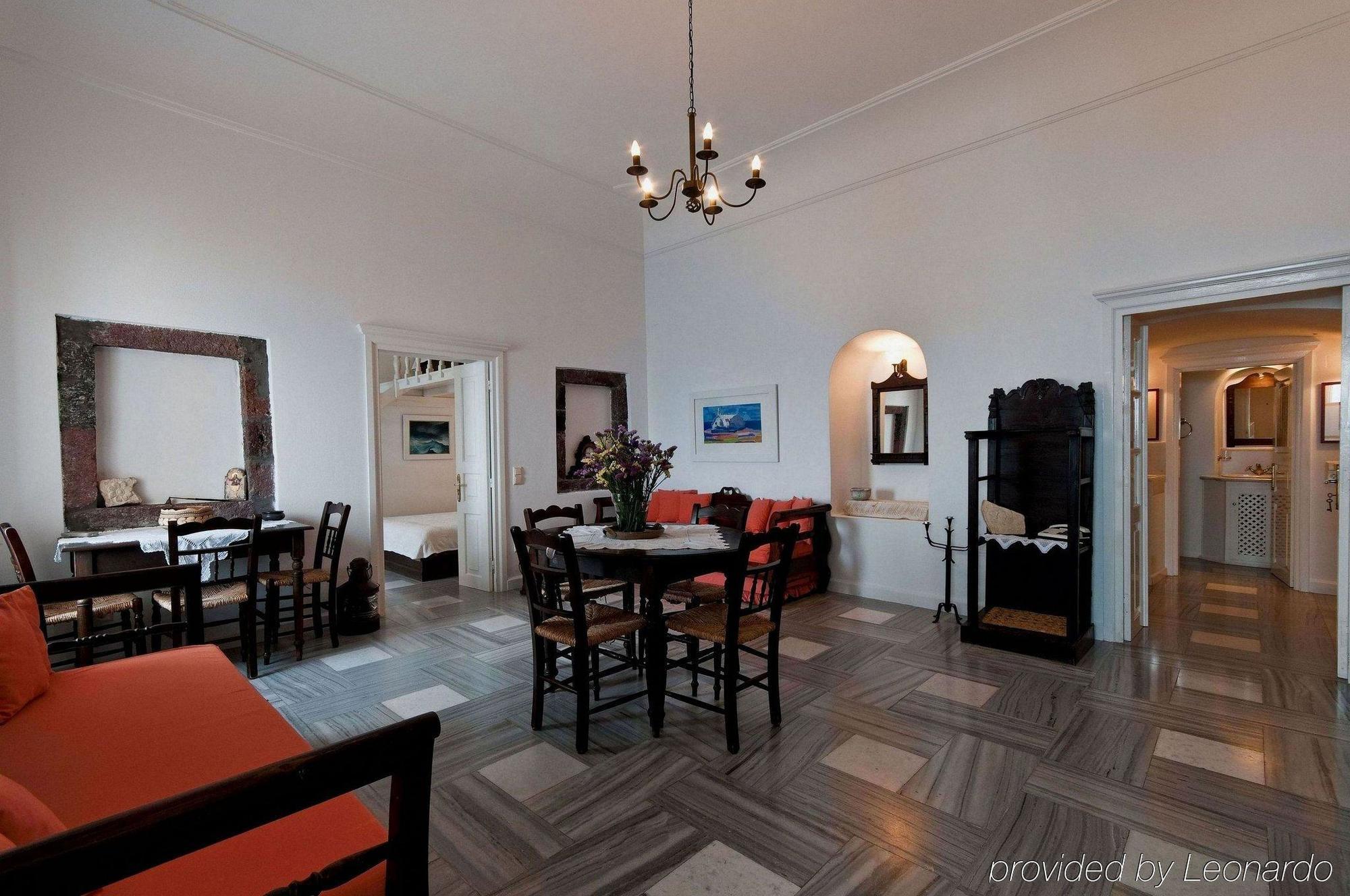 Cori Rigas Suites Fira  Pokoj fotografie